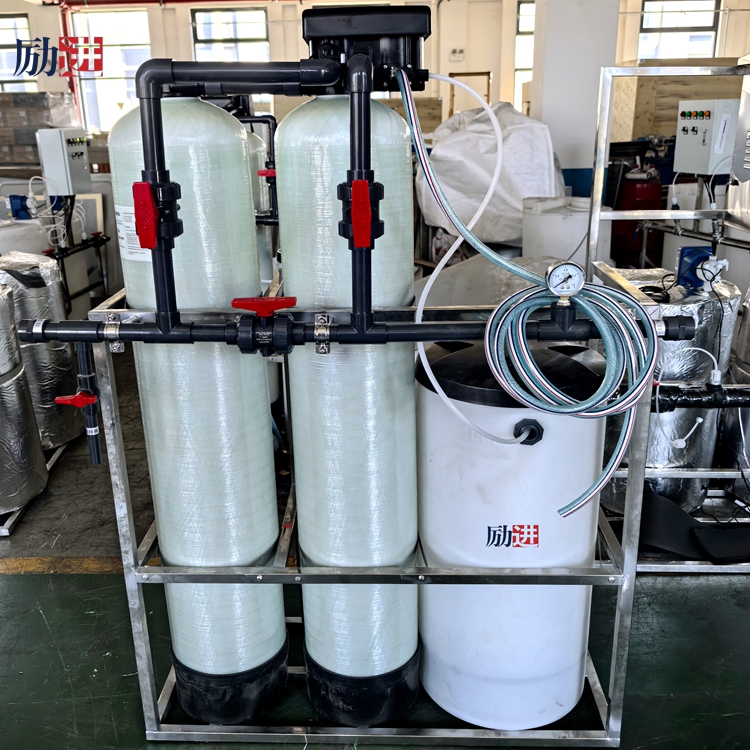 2噸單閥雙罐軟水器 (2) 2噸單閥雙罐軟水器 (2)